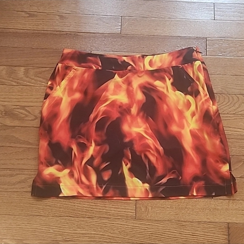 Loudmouth Ladies Flame Print  Golf Skort ( No Size Tag ) Measurements Shown